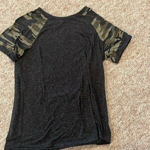 Cute camp tee! Size M